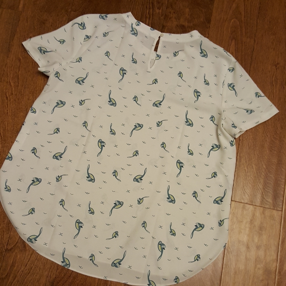 Loft flowy blue bird white short sleeve top - Picture 5 of 8